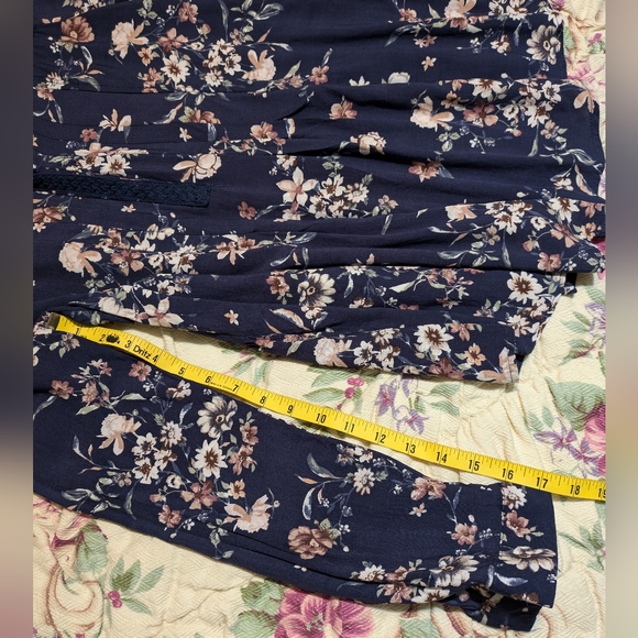 2/$18 Bailey & Chloe Navy Floral Blouse - Picture 9 of 11